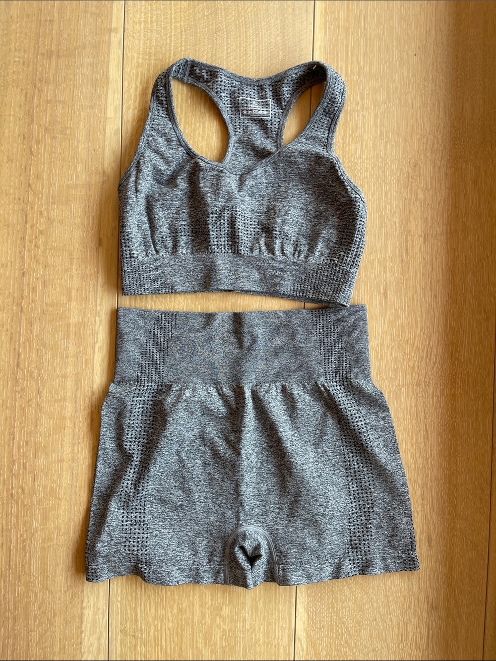 Seamless Racerback Sports Bra & High-Waist Shorts Set - Grayi